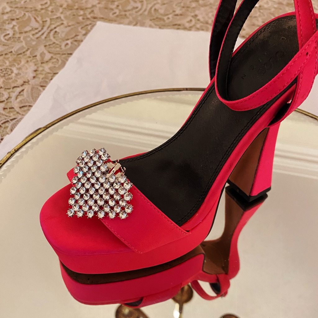 Sale 3/$20 Heart Shaped Shoe Clip